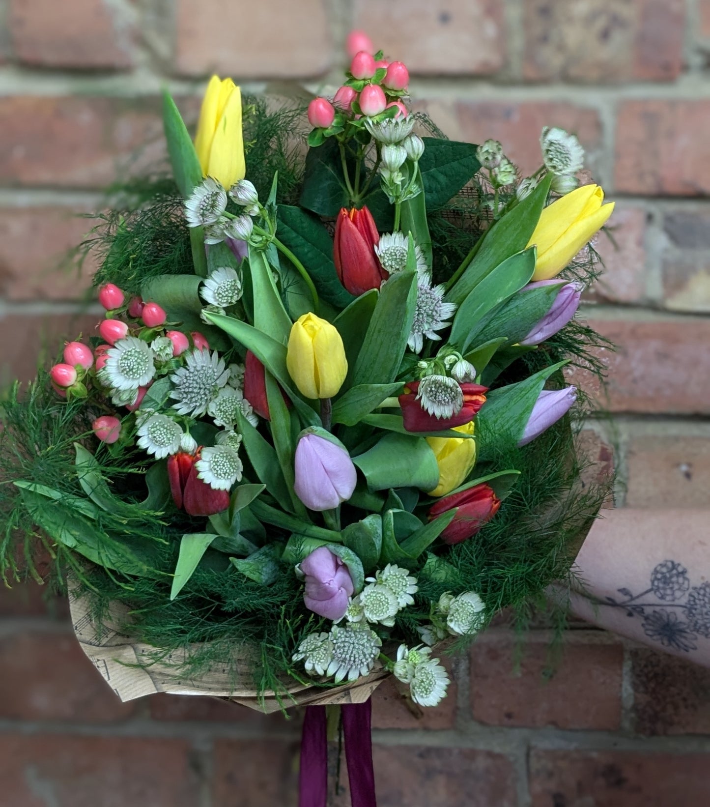 Two Lips - Quality Flowers from Ann's Flowers - Just £32.95! Shop now at Ann's Flowers