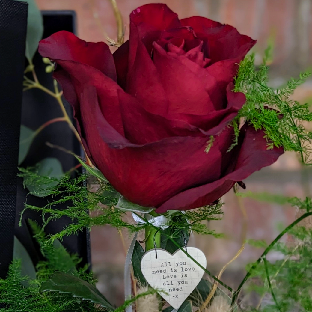 Single rose - Quality Flowers from Ann's Flowers - Just £22.50! Shop now at Ann's Flowers